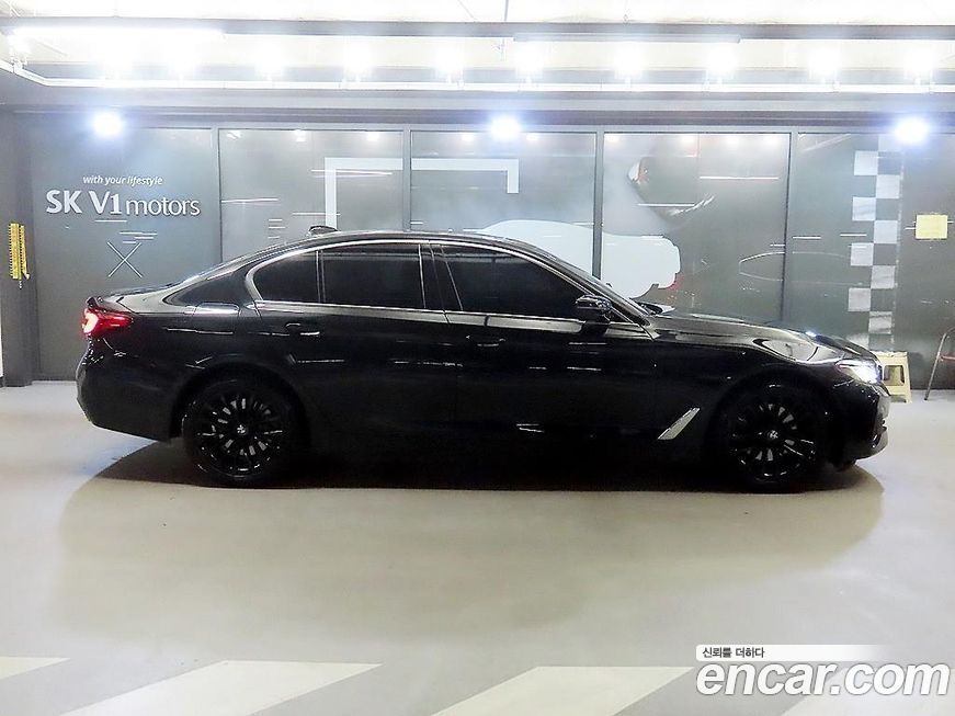 BMW 5-Series 520i Luxury, 2023