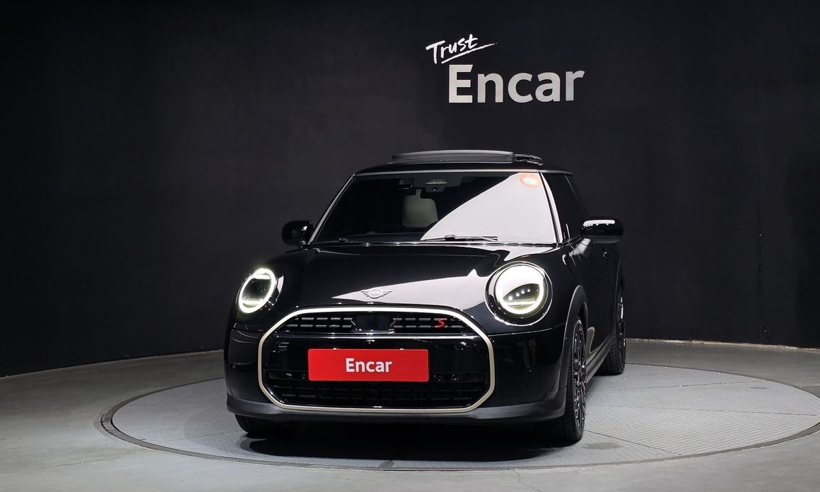 Mini Cooper Favoured, 2025