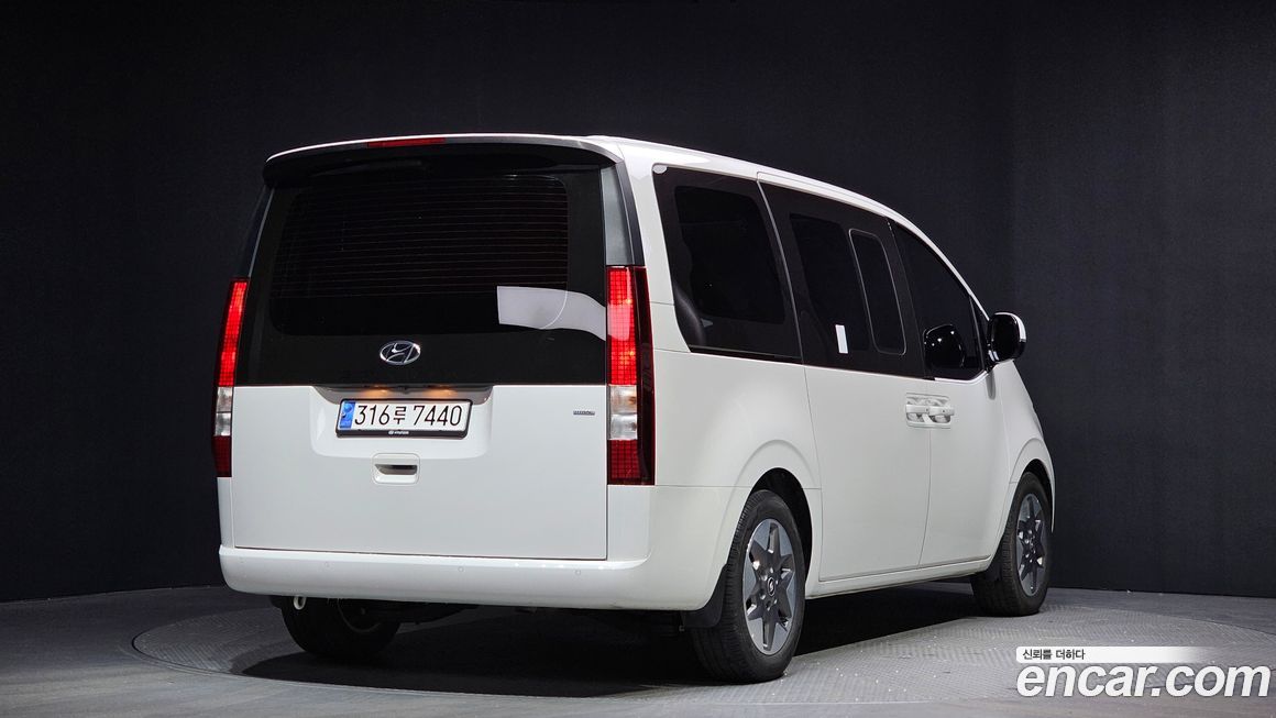 Hyundai Staria 4WD Tourer 9-Seater, 2024