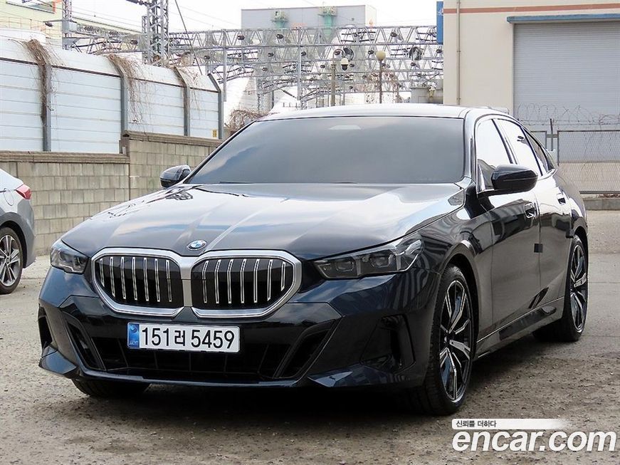 BMW 5-Series 530i xDrive M Sport, 2025