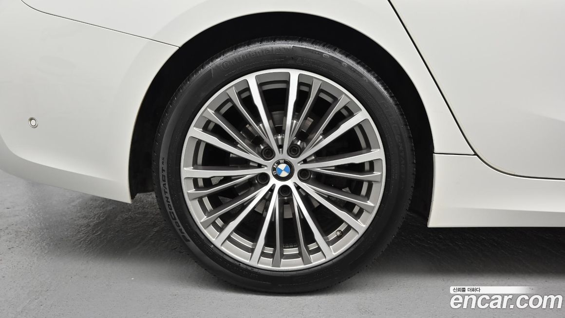 BMW 3-Series 320i Touring Luxury, 2022