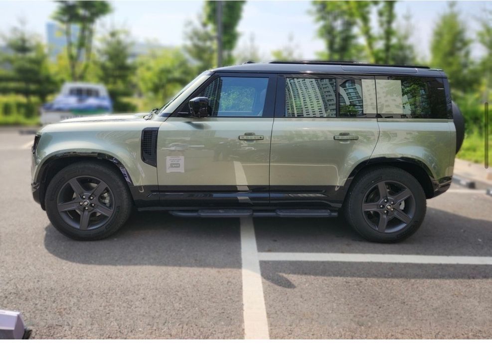 Land Rover Defender 110 P300 X-Dynamic SE, 2025