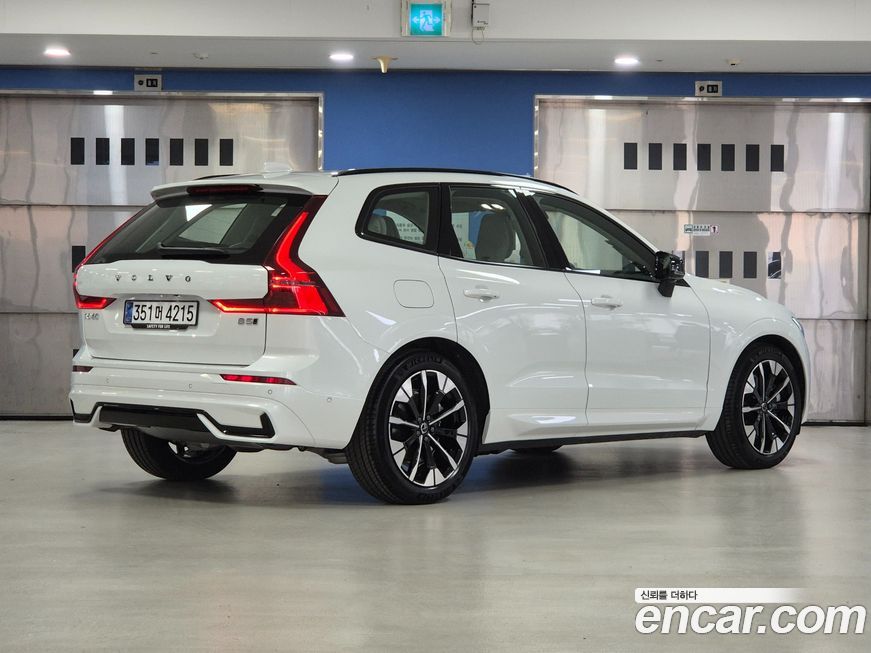 Volvo XC60 B5 Ultra Dark, 2026