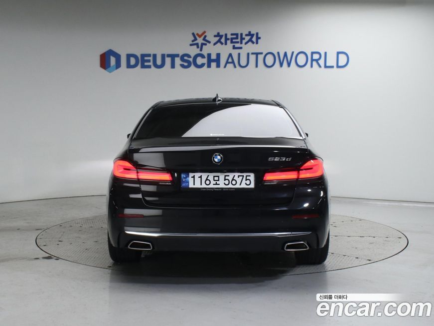 BMW 5-Series 523d Luxury, 2023