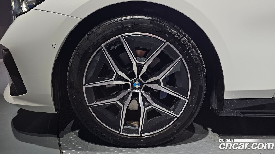 BMW 5-Series 520i M Sport, 2024