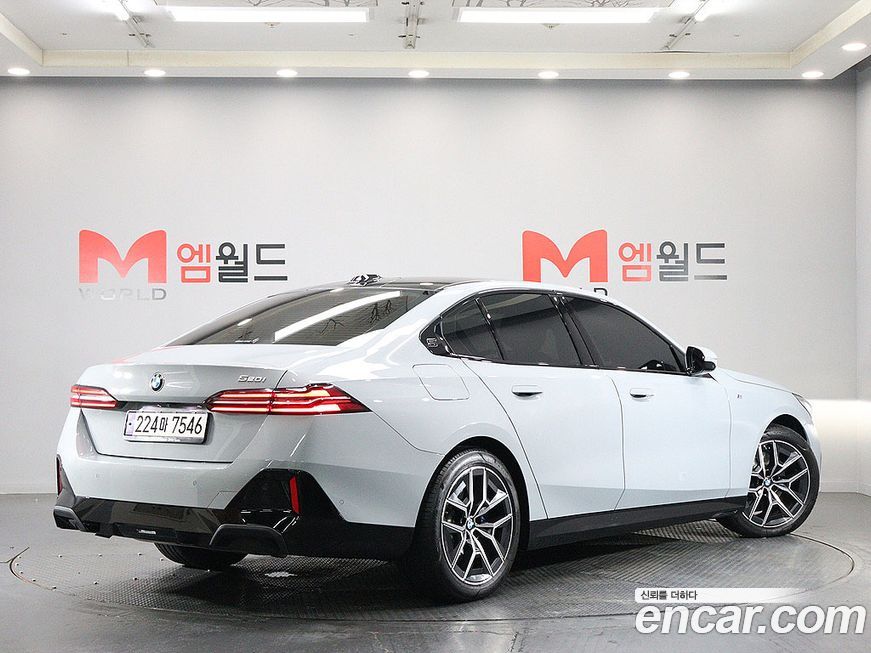 BMW 5-Series 520i, 2024