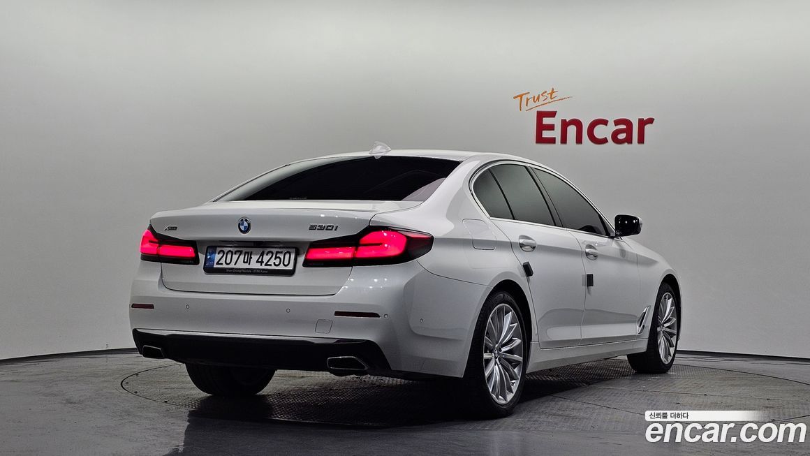 BMW 5-Series 530i xDrive Luxury, 2023