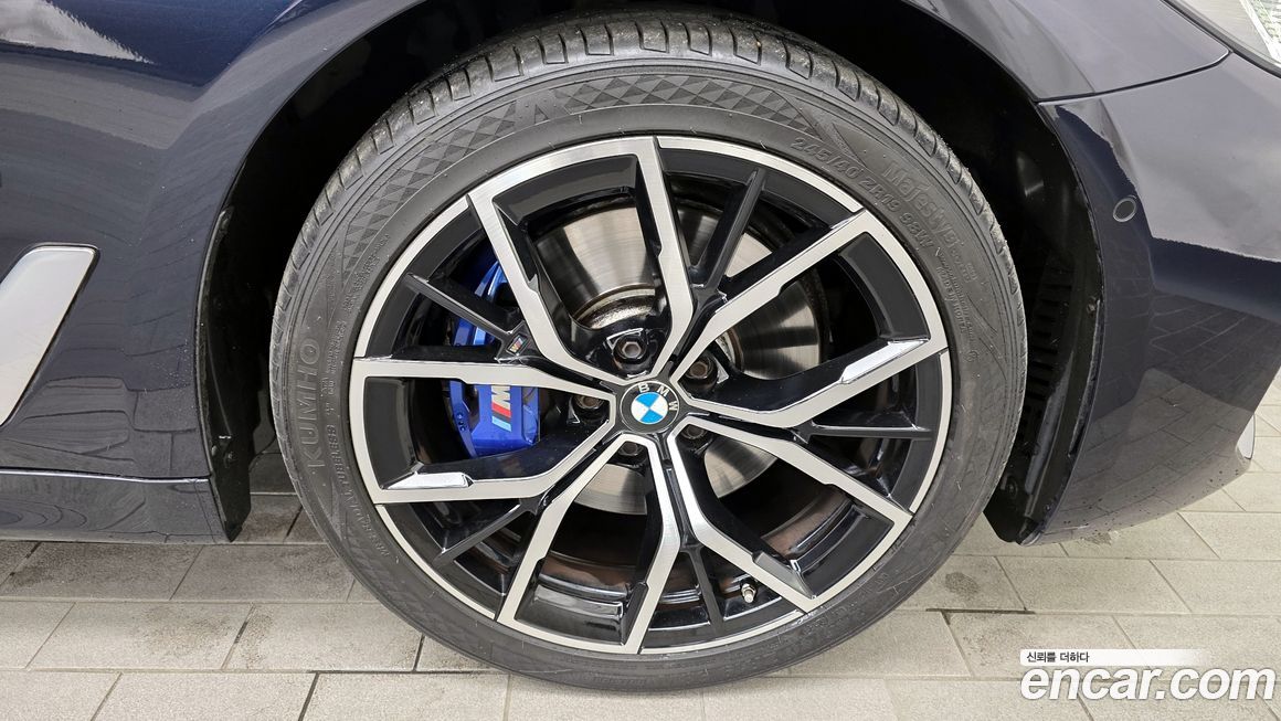 BMW 5-Series 530i xDrive M Sport Package, 2022