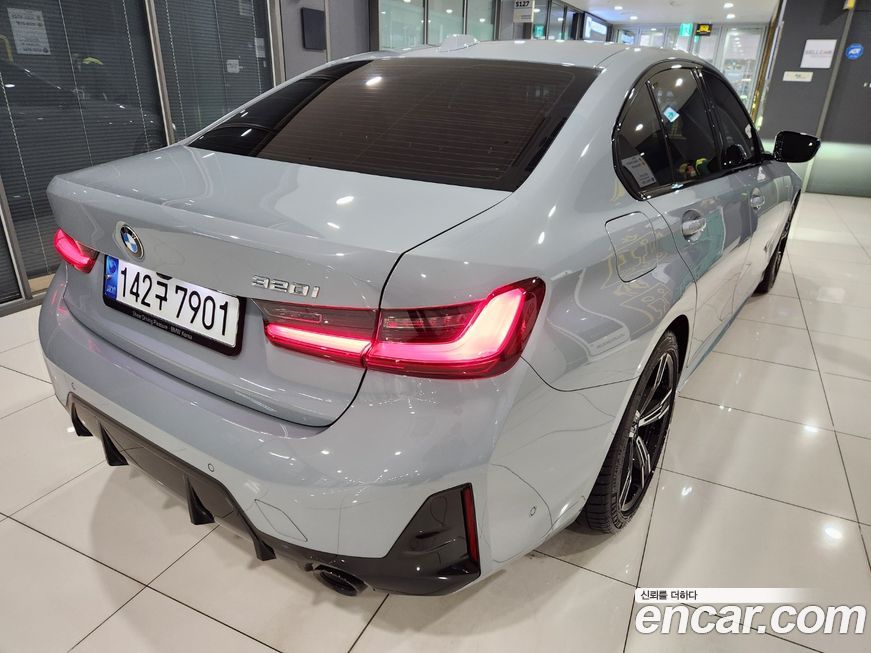 BMW 3-Series 320i M Sport, 2023