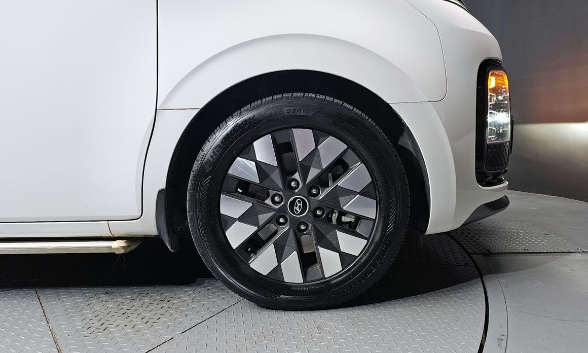 Hyundai Staria 4WD Lounge 9-Seater, 2024