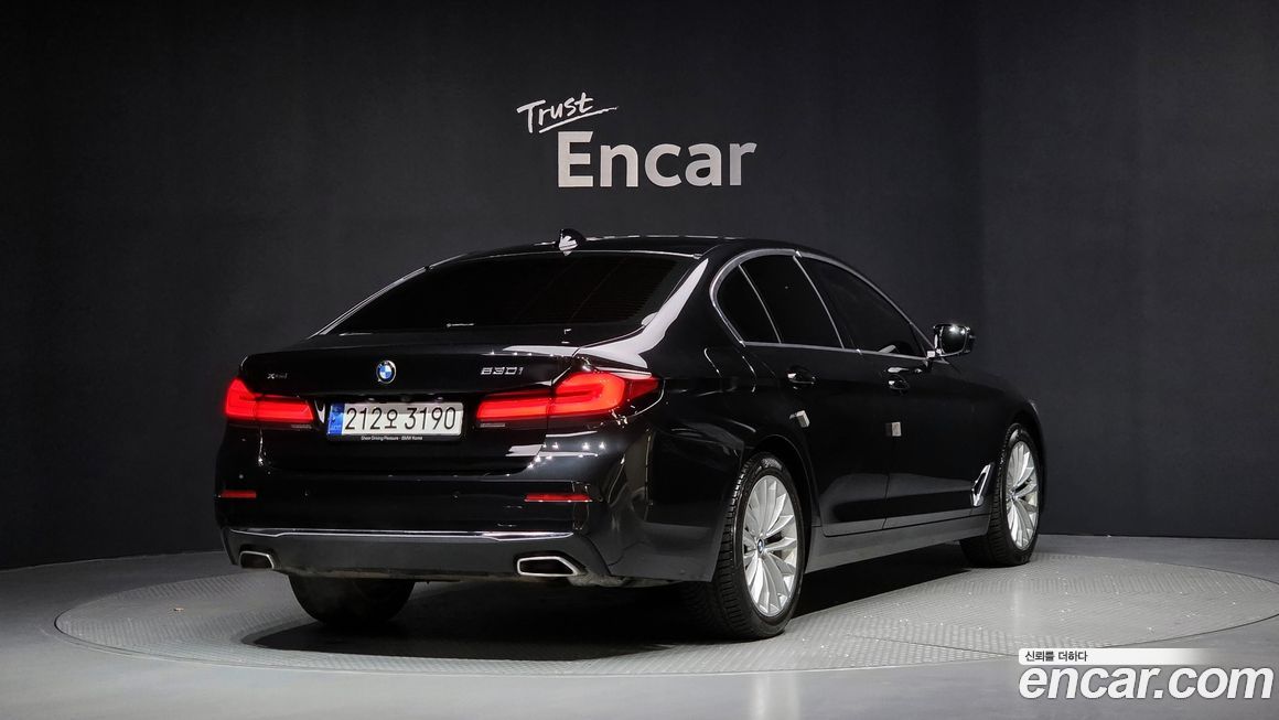 BMW 5-Series 530i xDrive Luxury, 2022