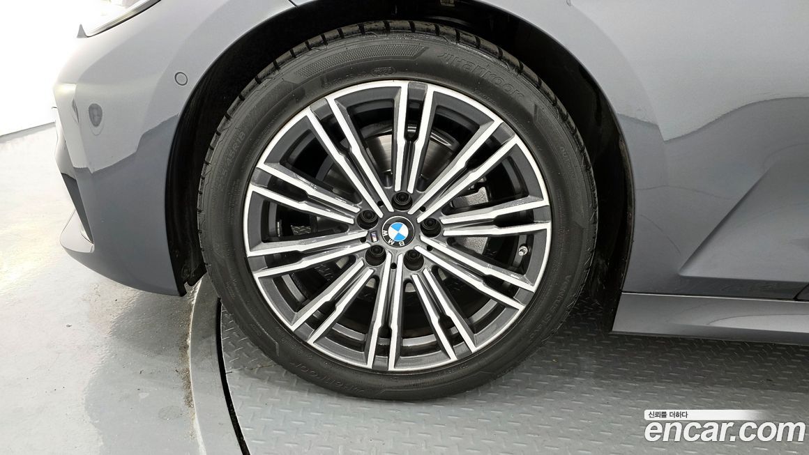 BMW 3-Series 320i M Sport, 2022
