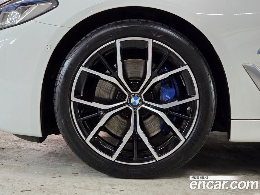 BMW 5-Series 530i xDrive M Sport Package, 2023