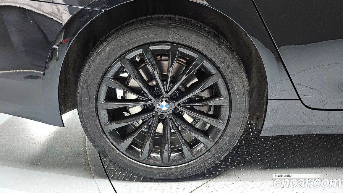 BMW 5-Series 530i Luxury, 2022