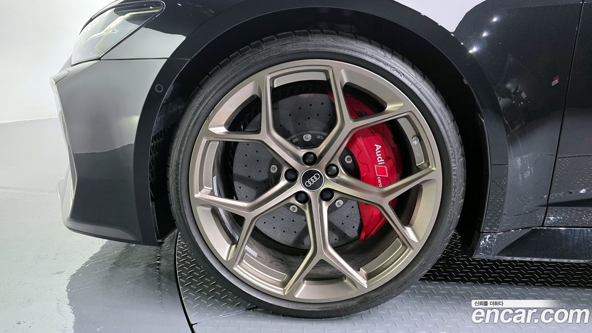 Audi RS6 4.0 TFSI Quattro Avant Performance, 2025