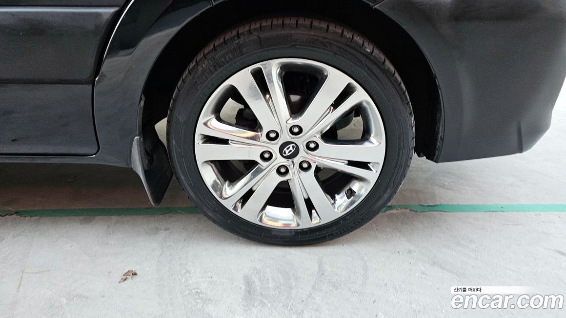 Hyundai Solati 15-seater, 2024