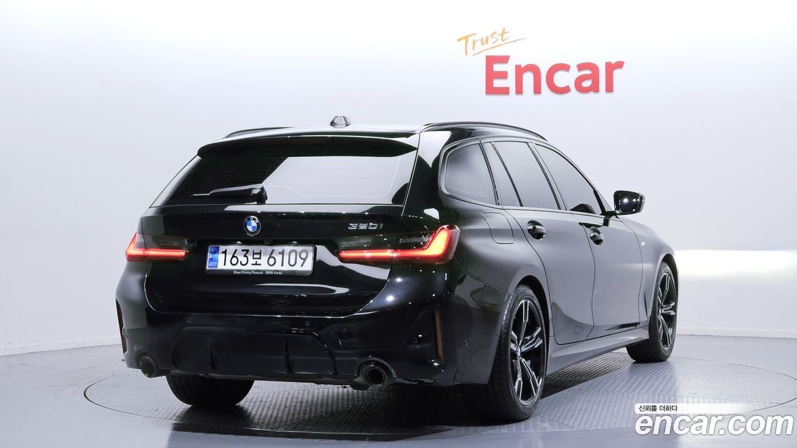 BMW 3-Series 320i Touring M Sports, 2023