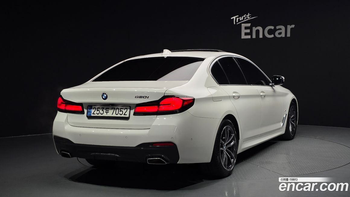 BMW 5-Series 520i M Sport, 2022