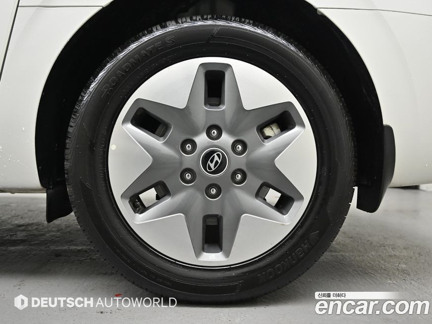 Hyundai Staria Tourer 11-Seater, 2025