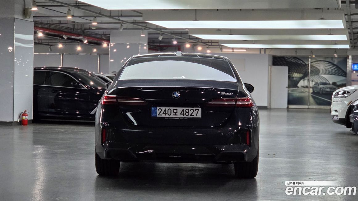 BMW 5-Series 520i M Sport, 2025