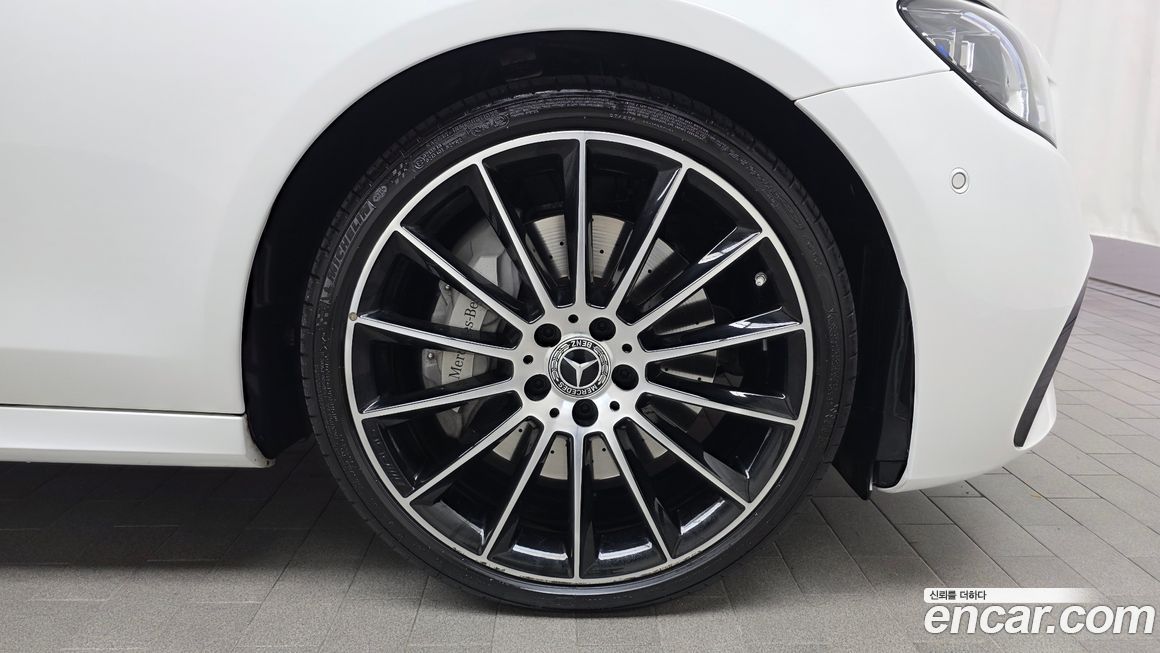 Mercedes-Benz E-Class E350 4MATIC AMG Line, 2023