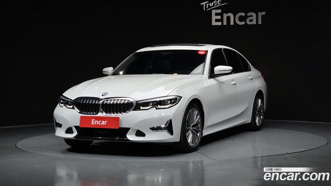 BMW 3-Series 320i Luxury, 2022