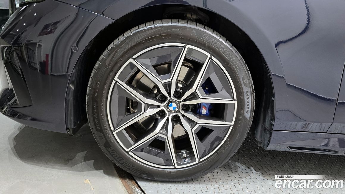 BMW 5-Series 520i M Sport, 2025