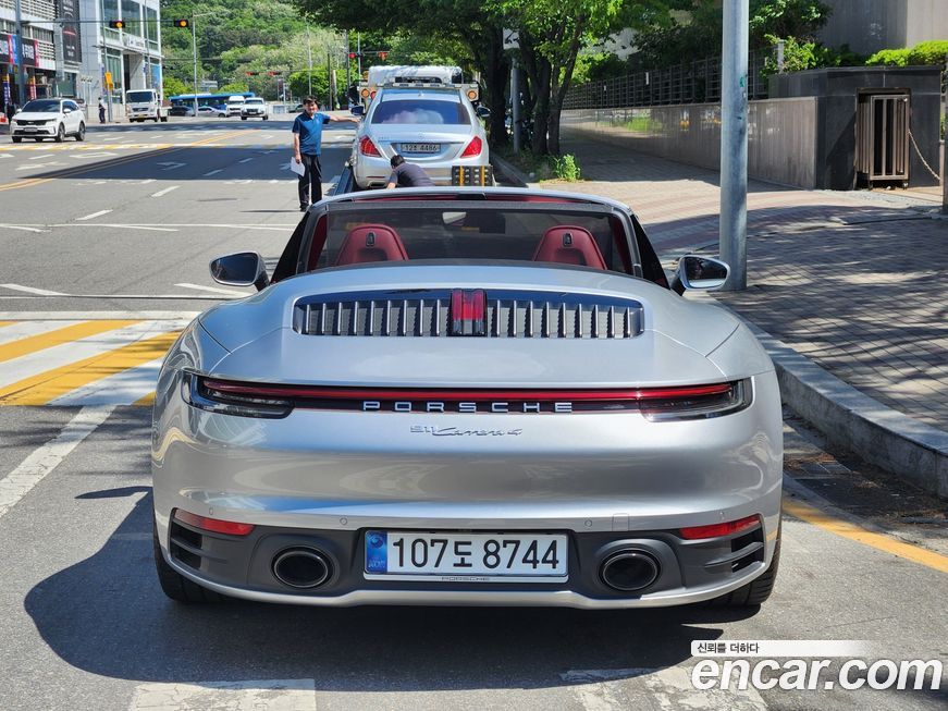 Porsche 911 Carrera 4 Cabriolet, 2024
