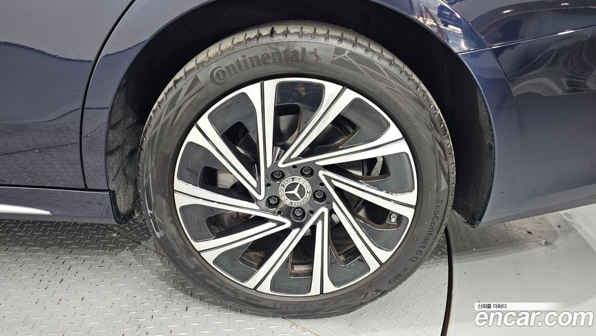 Mercedes-Benz E-Class E300 4MATIC Exclusive, 2024