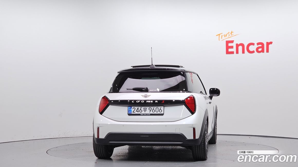 Mini Cooper Favoured, 2025