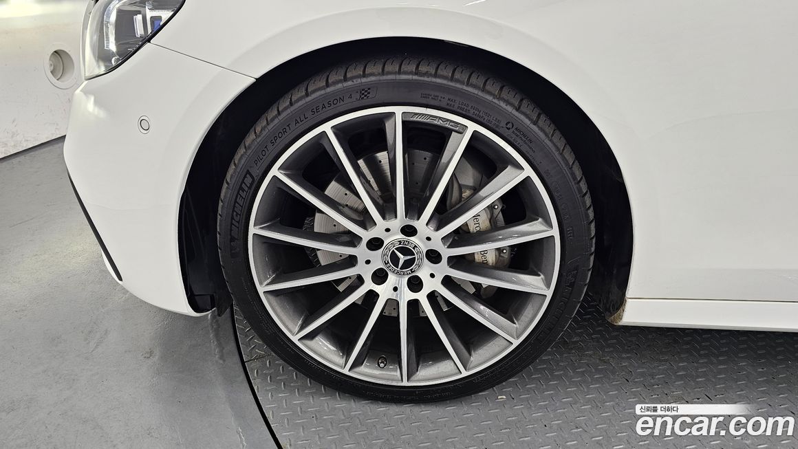 Mercedes-Benz E-Class E350 4MATIC AMG Line, 2022