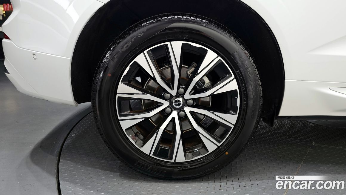 Volvo XC60 B5 Ultimate Bright, 2024