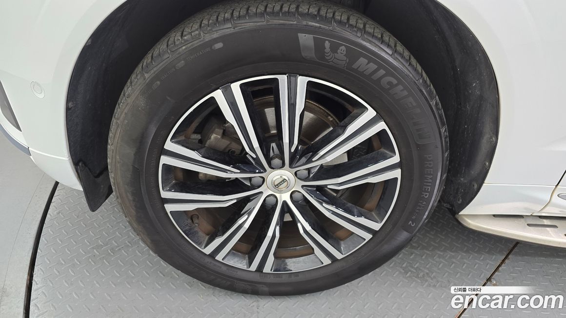 Volvo XC60 B5 Inscription, 2022