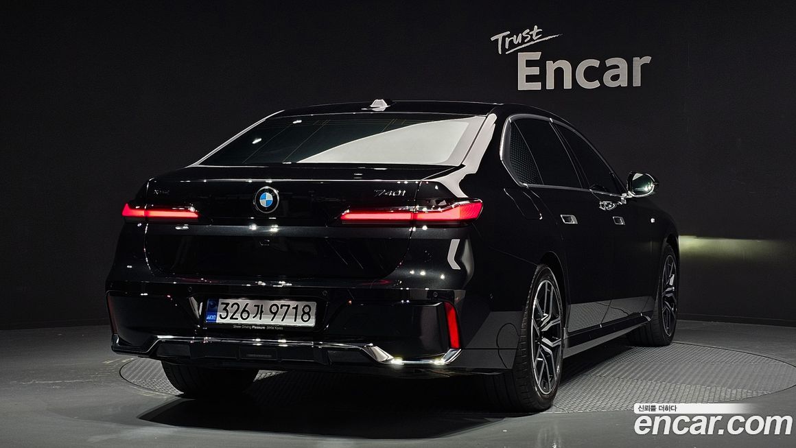 BMW 7-Series 740i xDrive M Sport, 2025