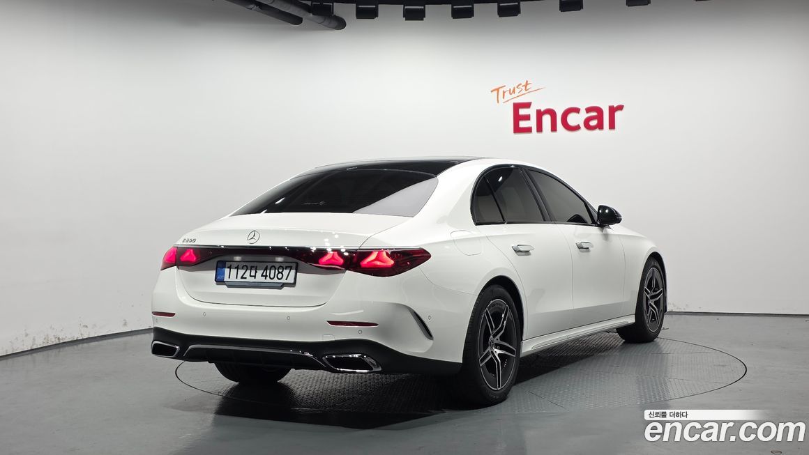 Mercedes-Benz E-Class E200 AMG Line, 2026