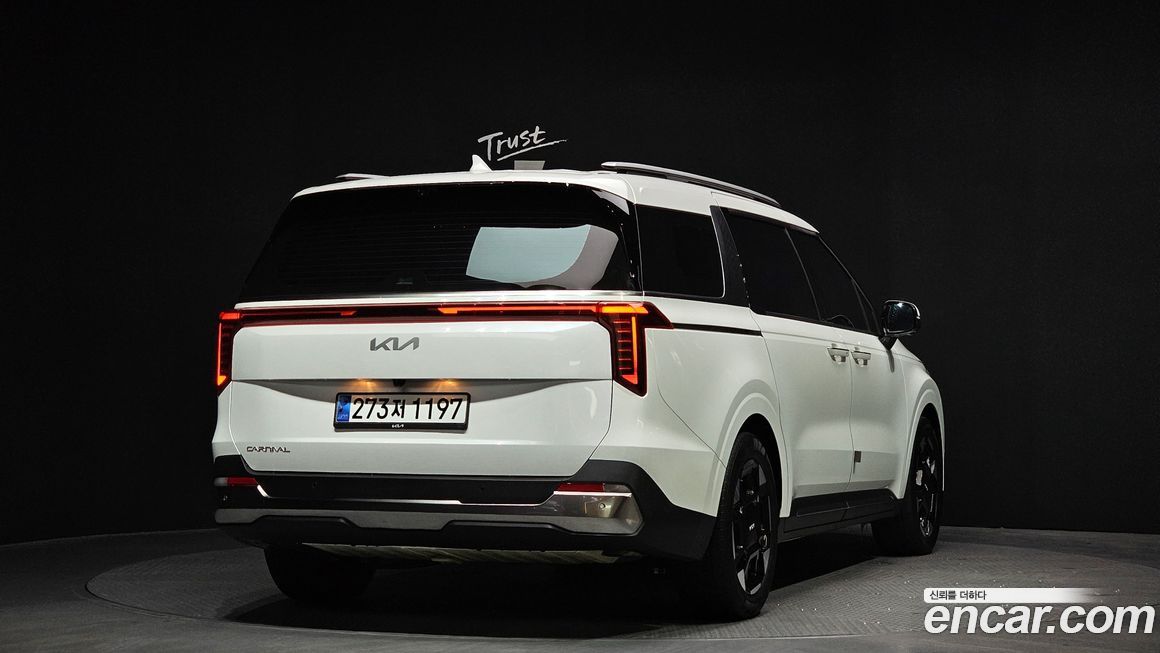 Kia Carnival 7-Seater Signature, 2024