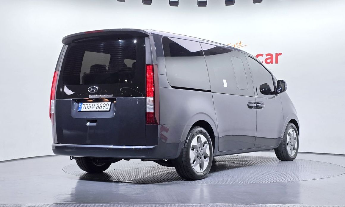 Hyundai Staria Tourer 11-Seater, 2024