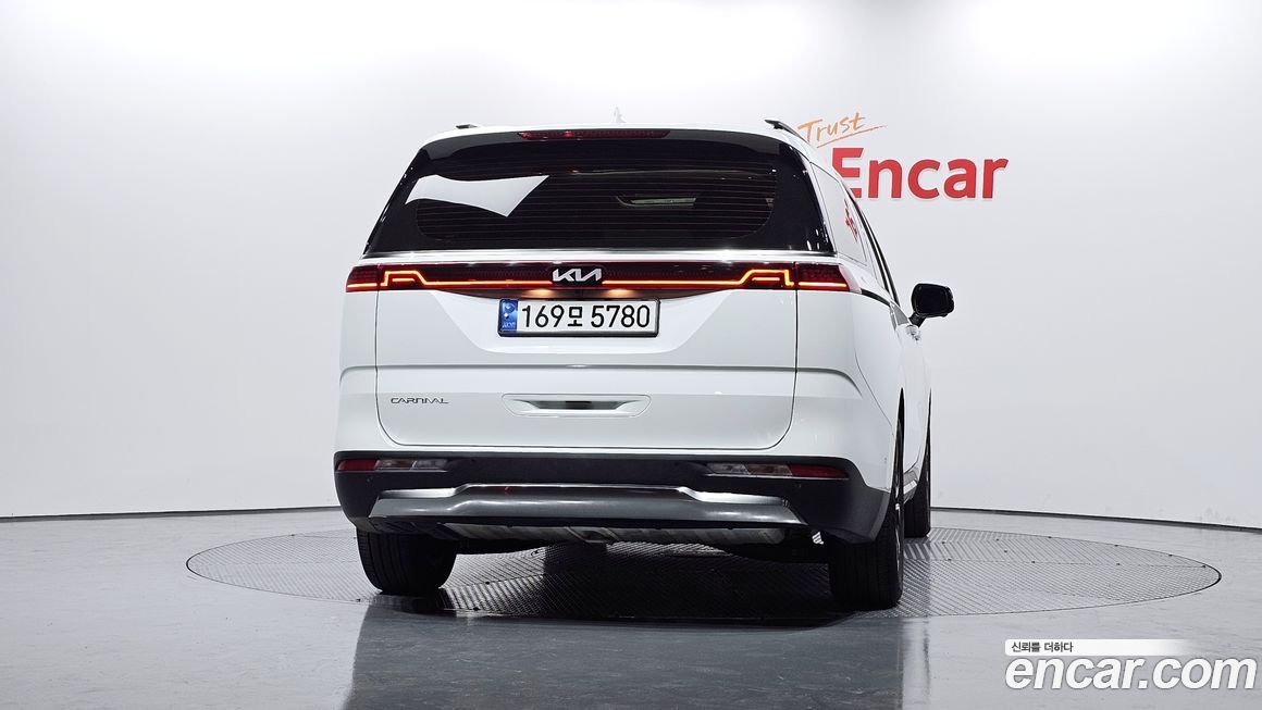 Kia Carnival 7-Seater Signature, 2023