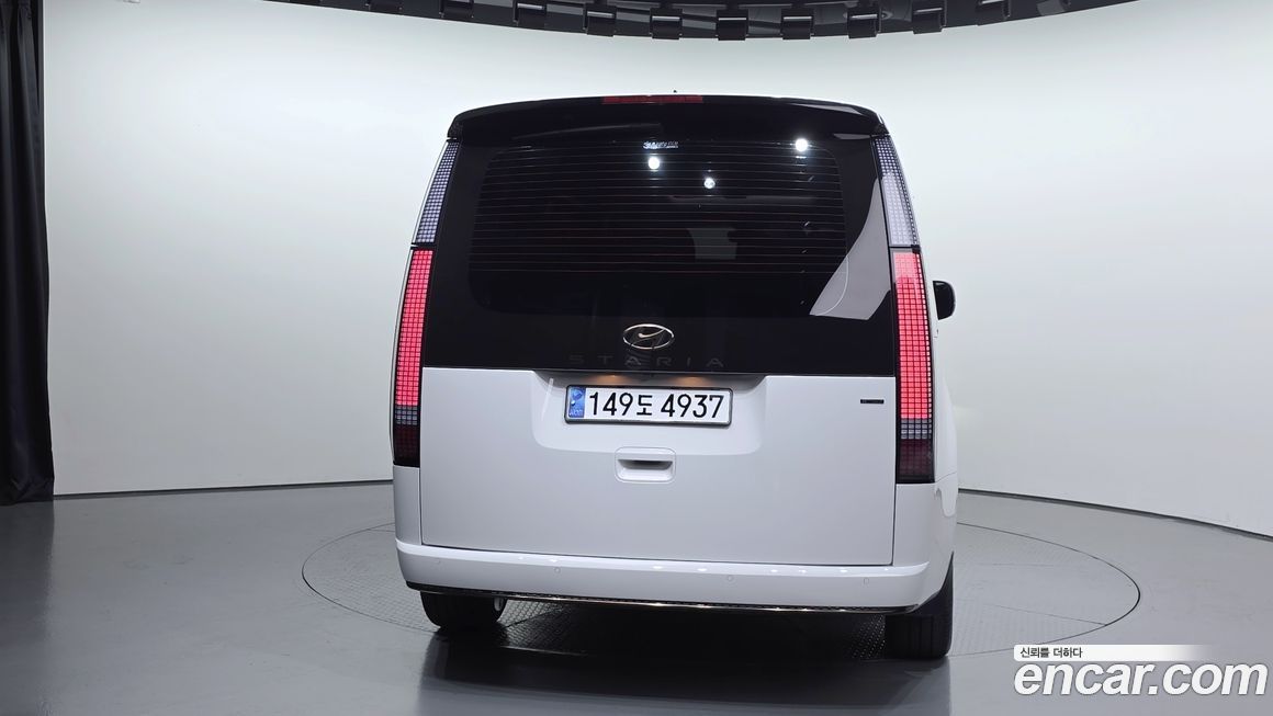 Hyundai Staria 4WD Lounge 7-Seater, 2024