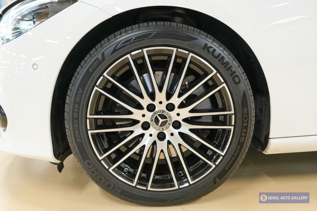 Mercedes-Benz C-Class C300 4MATIC Avantgarde, 2024