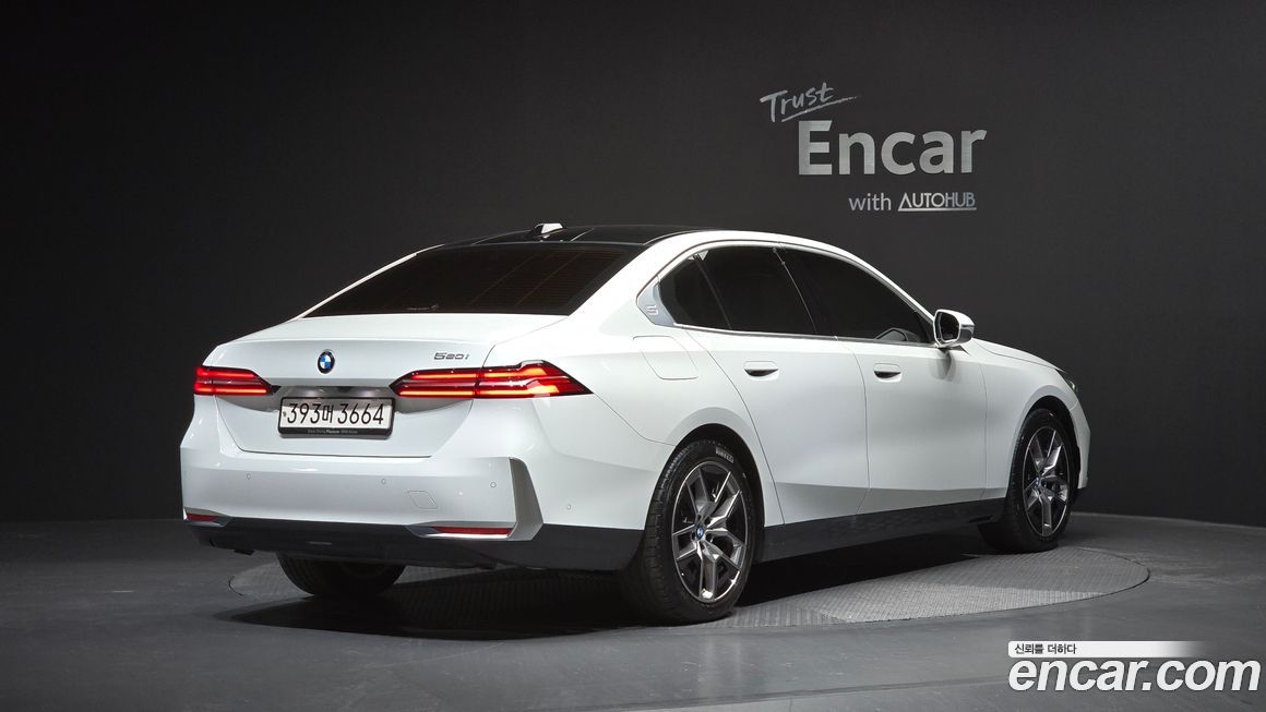 BMW 5-Series 520i, 2024