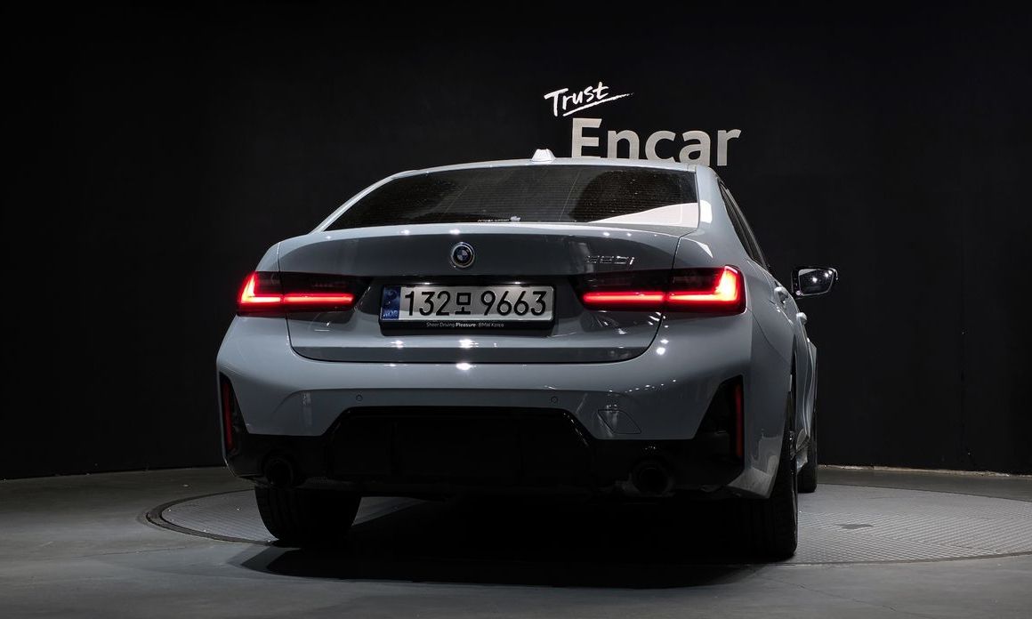 BMW 3-Series 320i M Sport, 2025