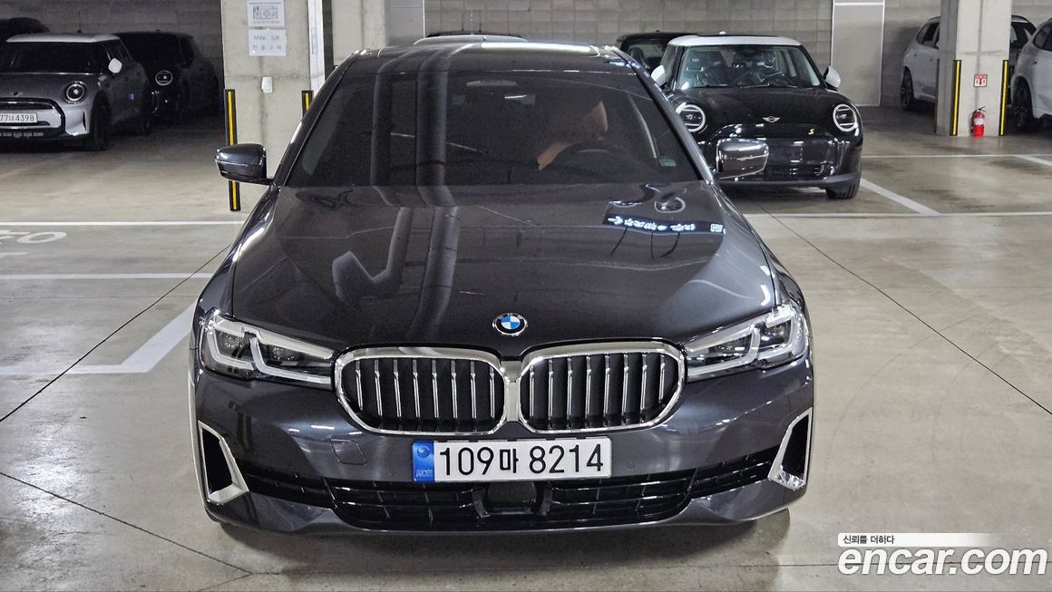BMW 5-Series 520i Luxury, 2023