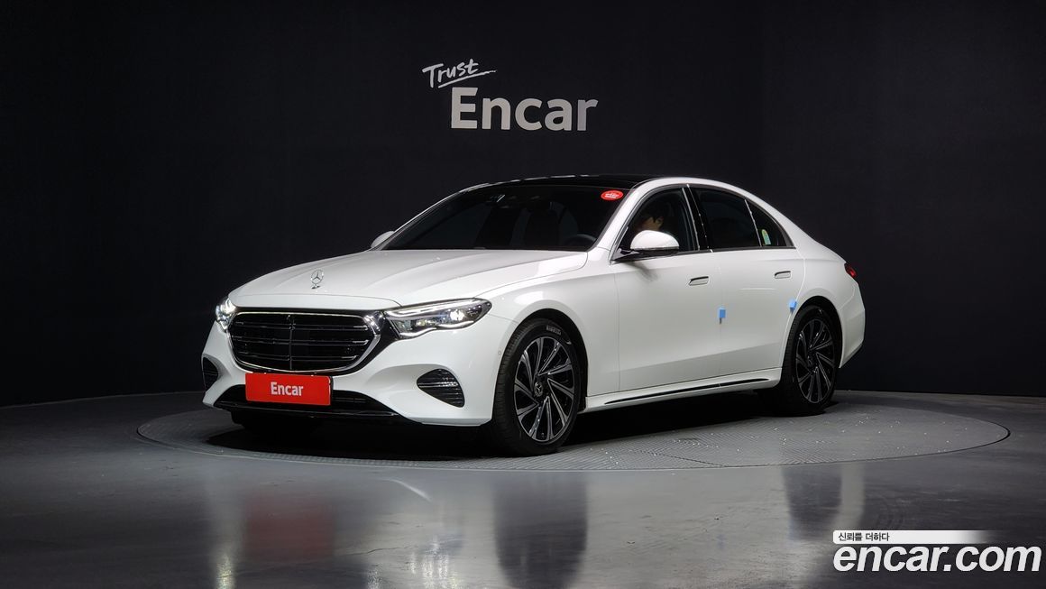 Mercedes-Benz E-Class E300 4MATIC Exclusive, 2026
