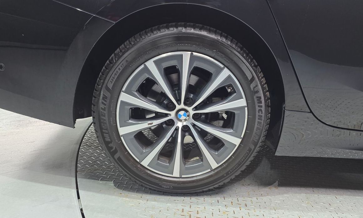 BMW 3-Series 320i, 2023