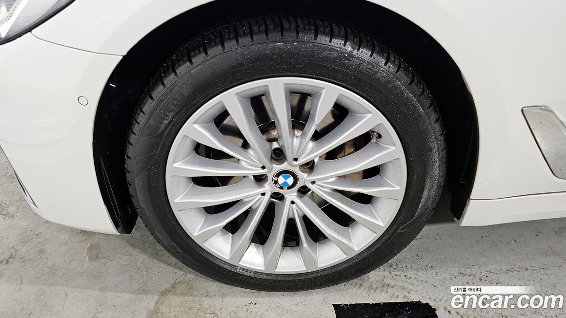 BMW 5-Series 530i Luxury, 2022