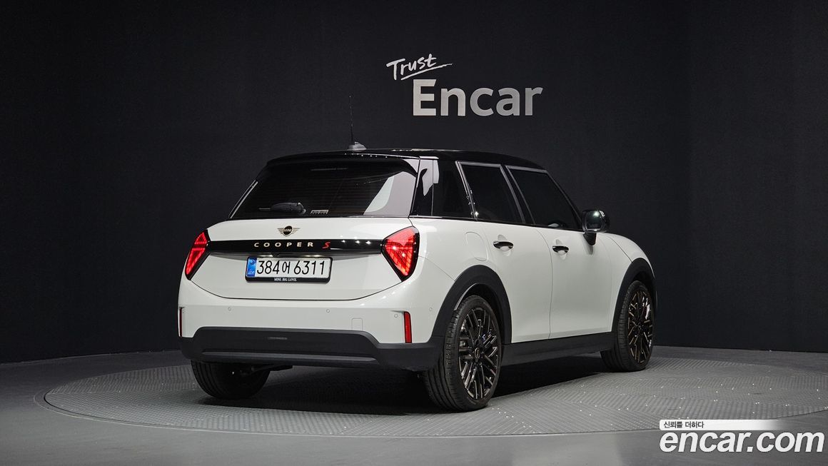 Mini Cooper 5 Door Favoured, 2025
