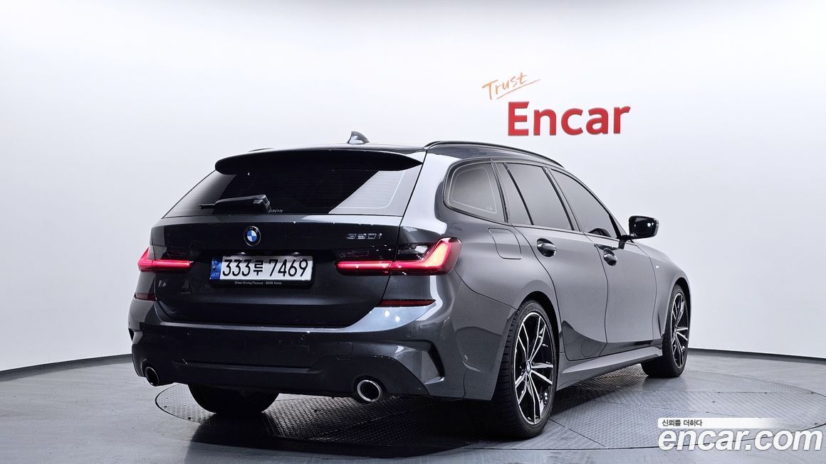 BMW 3-Series 320i Touring M Sports, 2022