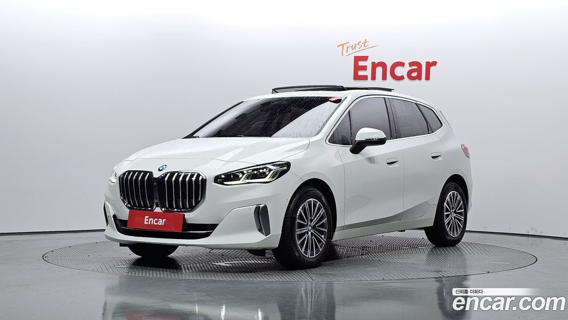 BMW 2-Series 220i Luxury, 2025