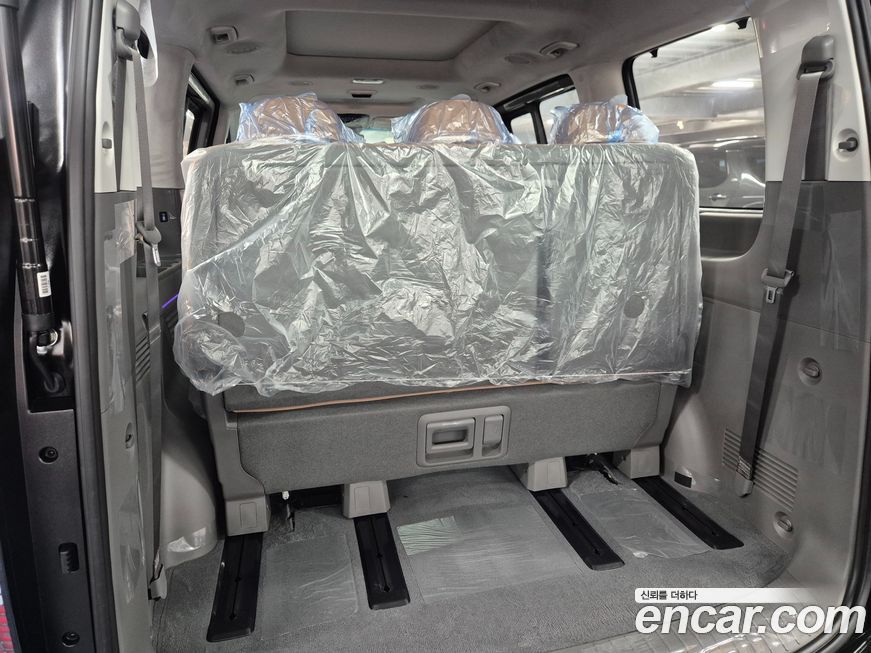 Hyundai Staria 4WD Lounge 7-Seater, 2025